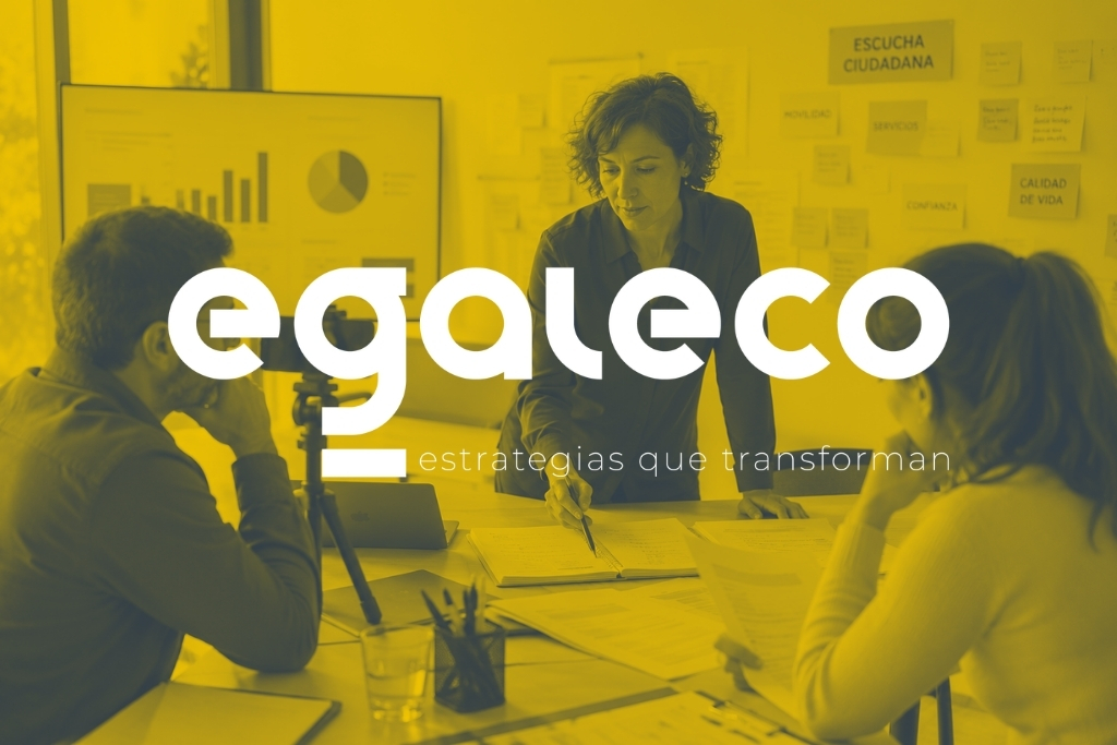 Persona portavoz preparando una comparecencia con equipo técnico, documentos y notas de escucha ciudadana en un contexto de comunicación política.