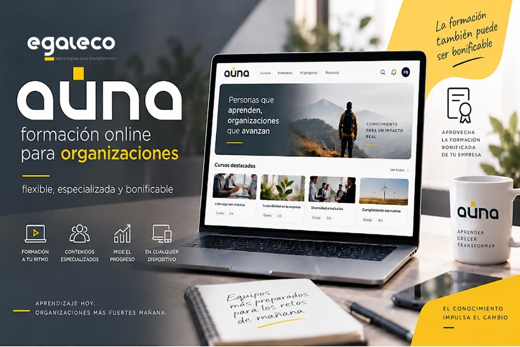 Plataforma de formación online Aúna de Egaleco en la pantalla de un portátil, junto a una taza de la marca.