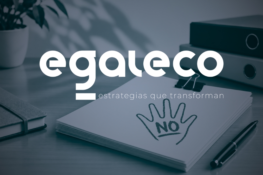 Ilustración de una mano con la palabra NO sobre un documento, que representa la prevención del acoso sexual y por razón de sexo en las empresas.